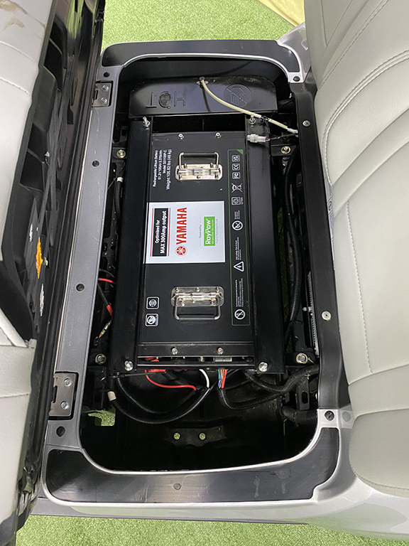 2023 Yamaha AC PTV IL Moonstone Metallic Golf Car - Image 6